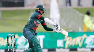 তিন উইকেট হারালেও ঝড়ের গতিতে রান তুলছে বাংলাদেশ